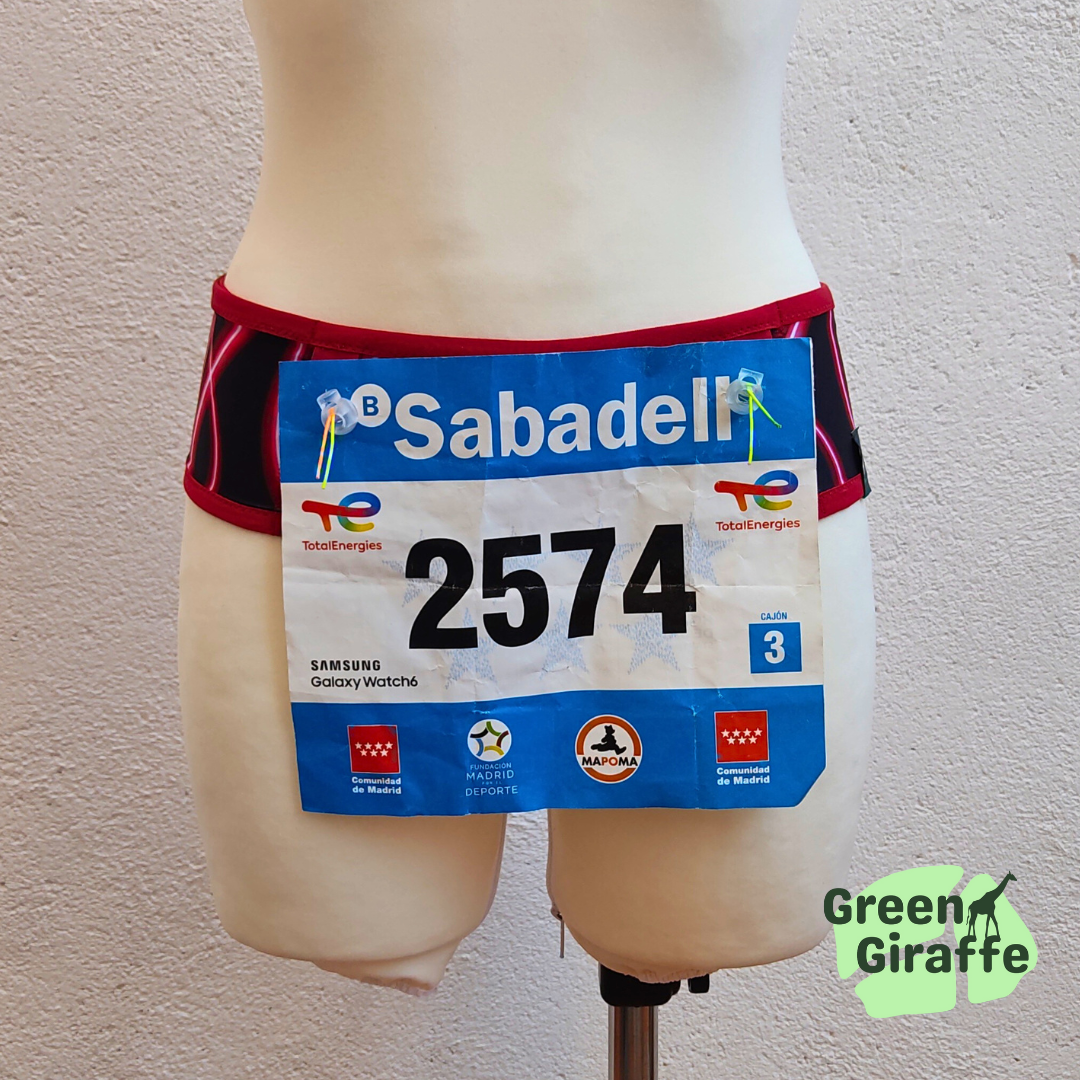 RunPouch Running Belt - Red wire - Green Giraffe