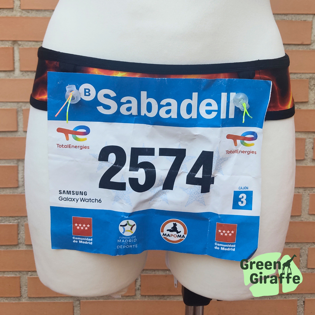 RunPouch Running Belt - Lava - Green Giraffe