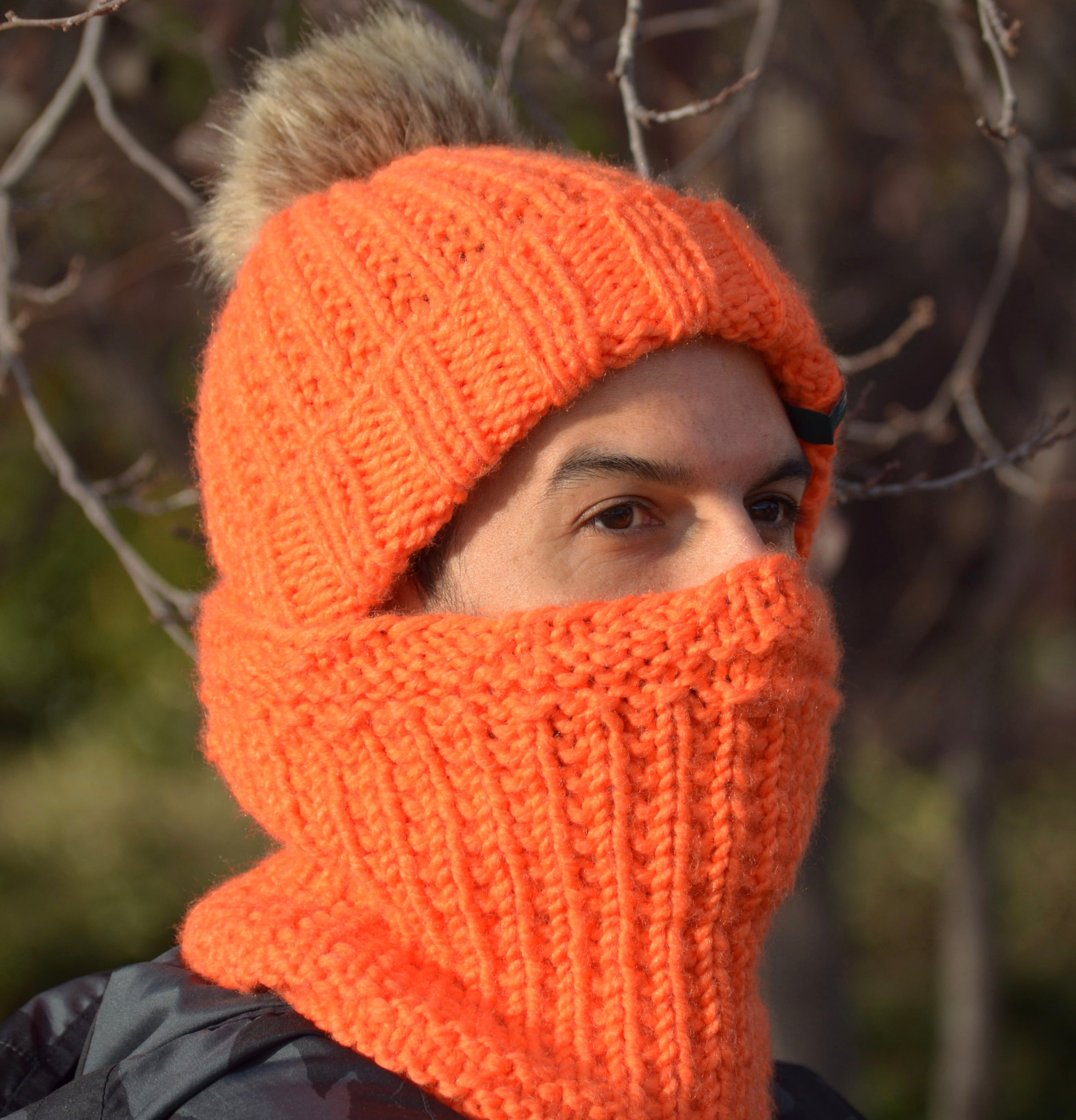 Woolly neck buff - Green Giraffe