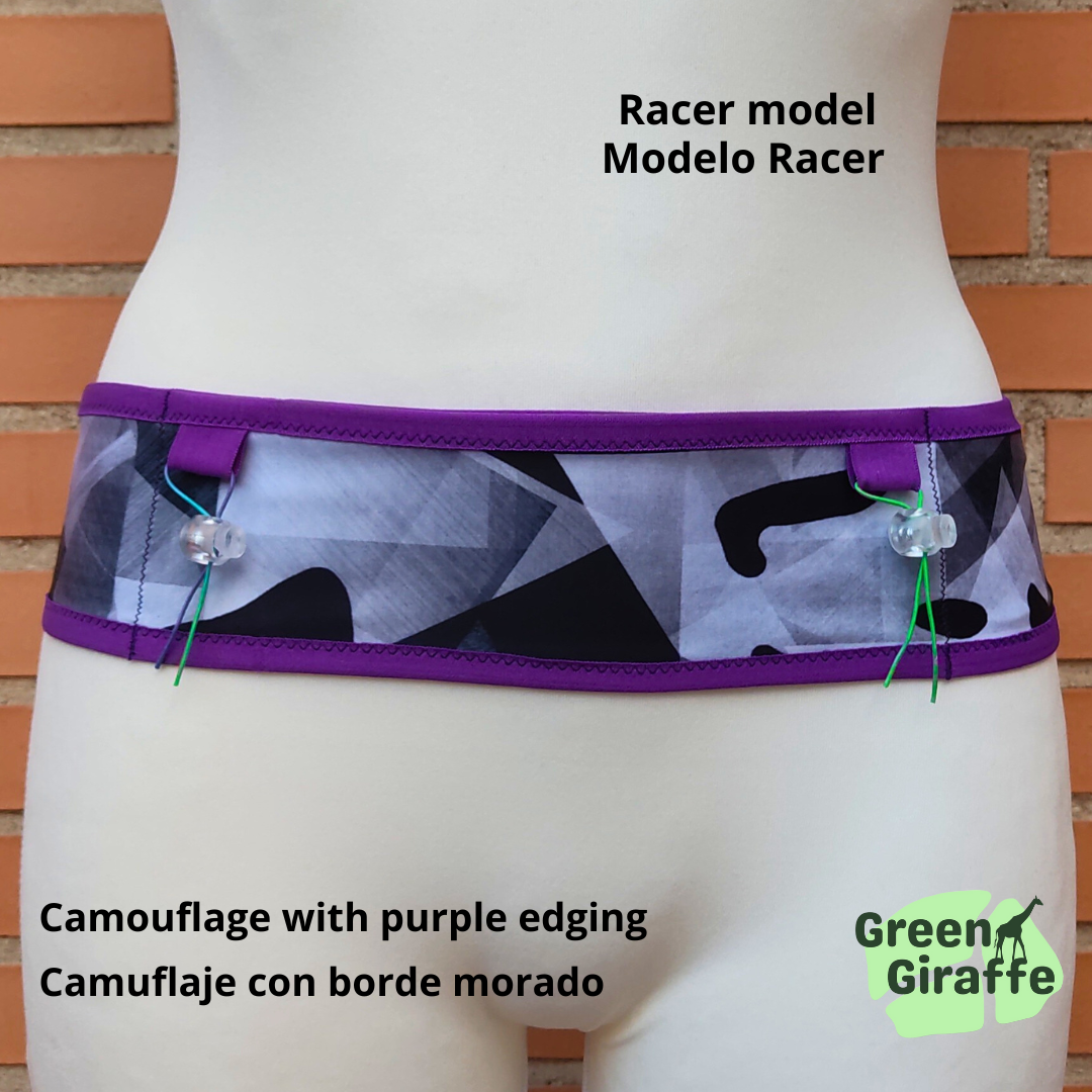 Camouflage: "RunPouch Running Belt with Camouflage pattern, ideal for outdoor and adventure activities.